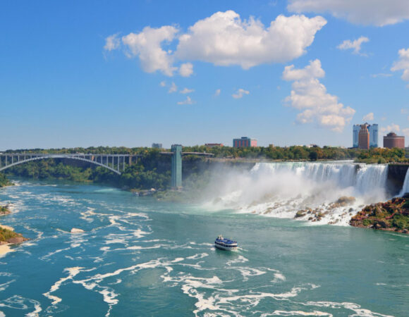 Toronto to Niagara Falls Day Tour with Convenient Toronto & Mississauga Pickup
